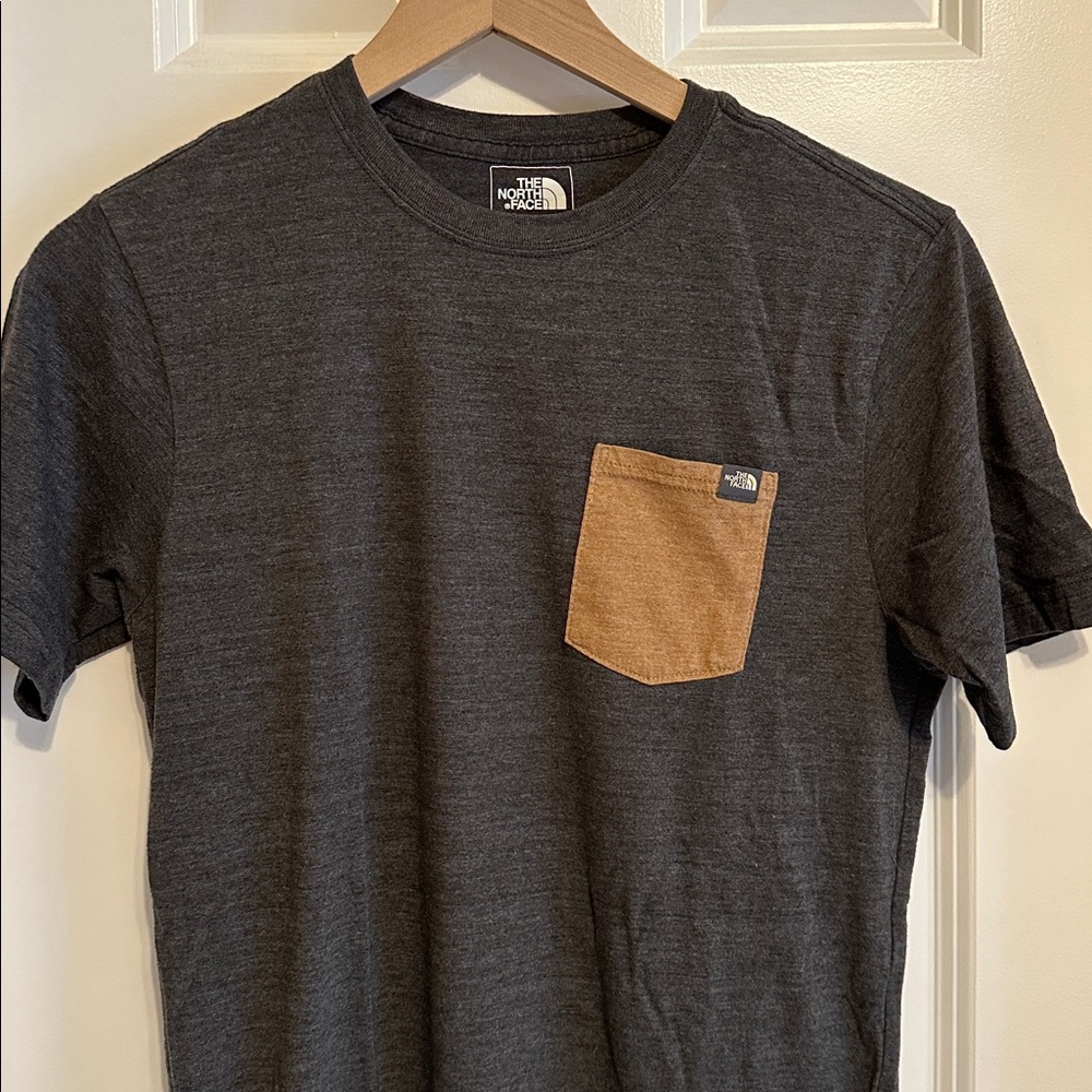 The North Face Charcoal Gray Slim Fit T-Shirt with Brown Accent Pocket Small